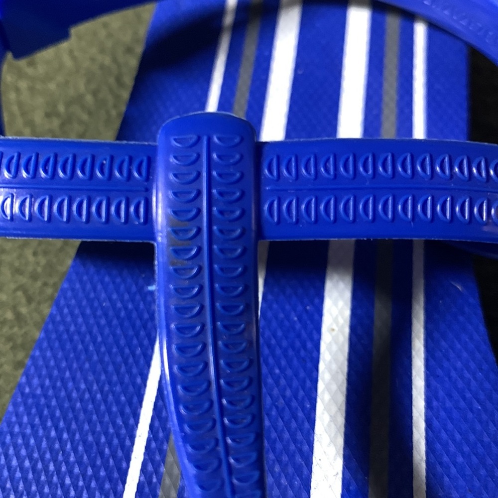 Boys blue sandals.  Adjustable straps.  Size large (8-10) - Picture 5 of 5